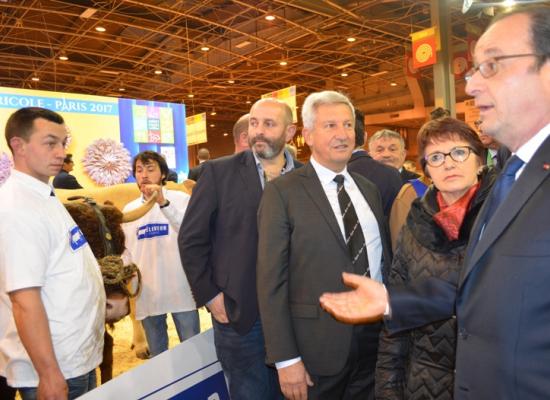 visite de françois hollande avant l'ouverture du salon samedi 25 février