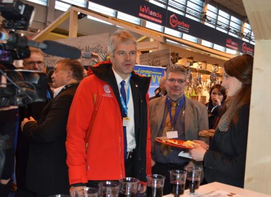 Laurent WAUQUIEZ sur le stand Salers